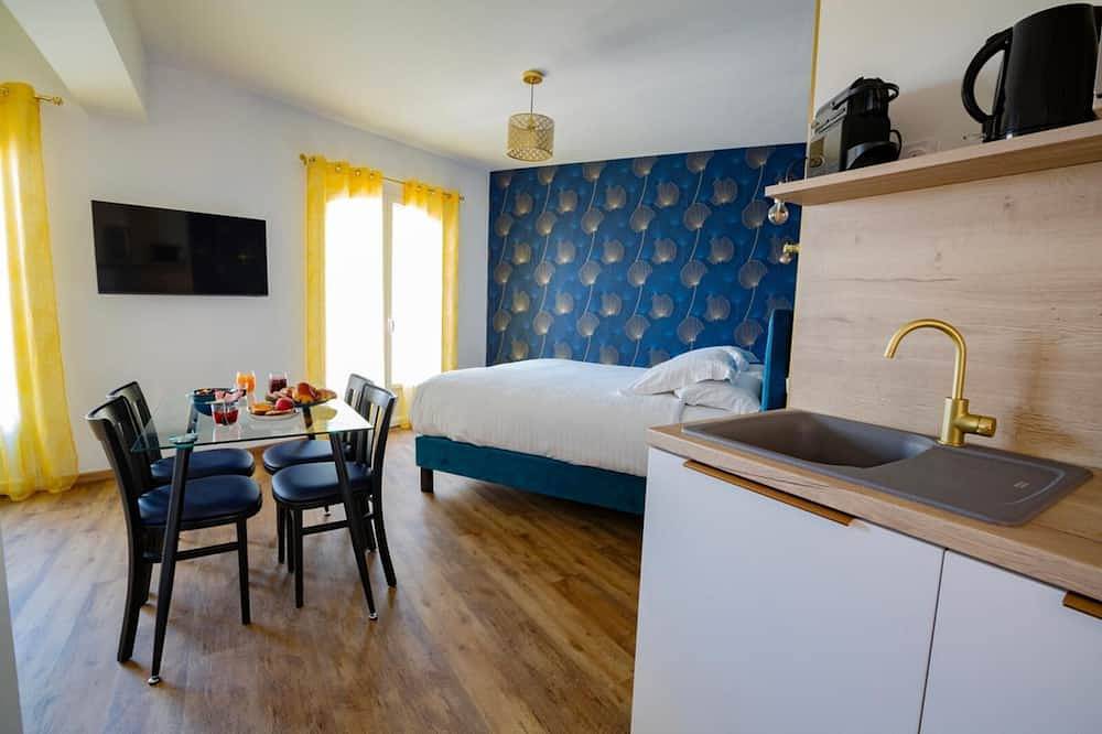 Apartamento entero, Apartment with Terrace in Sainte-Tulle, Parque natural regional del Luberon