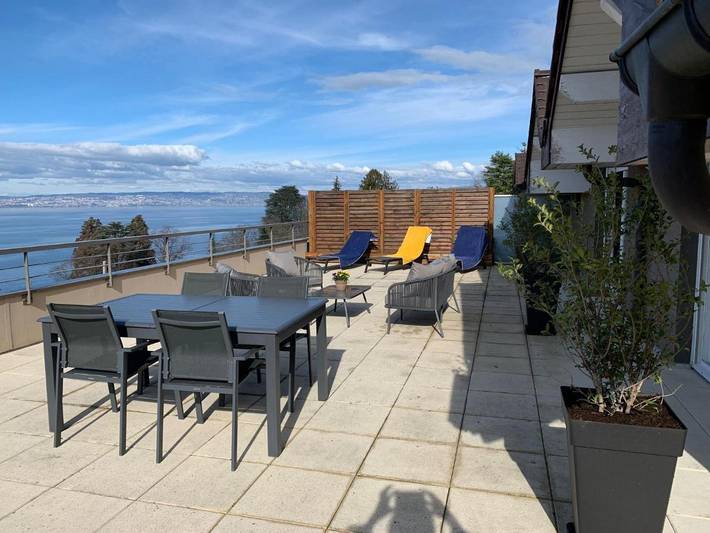 Gîte pour 4 personnes, avec Terrasse ainsi que Vue sur le lac et Vue dans Publier Amphion