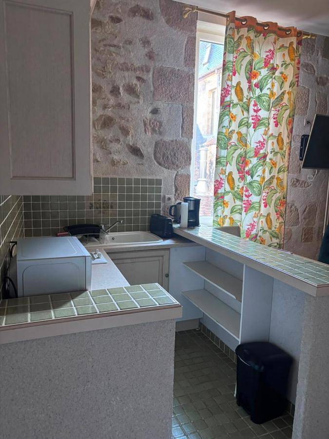 Hôtel pour 2 personnes, avec Terrasse ainsi que Jardin et Piscine à Bourbon-l'Archambault - 3