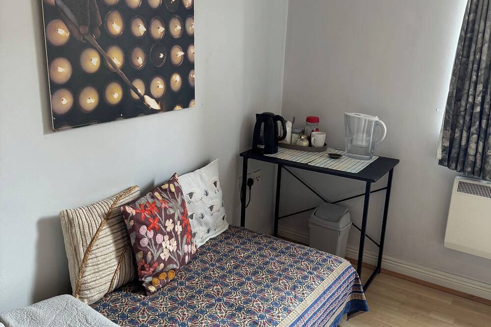 Ganze Wohnung, Spacious Tidy Room in Cardiff City in Cardiff, Cardiff und Umgebung