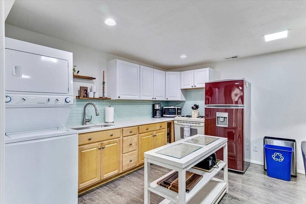 Luxus-Kellerwohnung im Herzen von Orem in Orem, Utah Lake