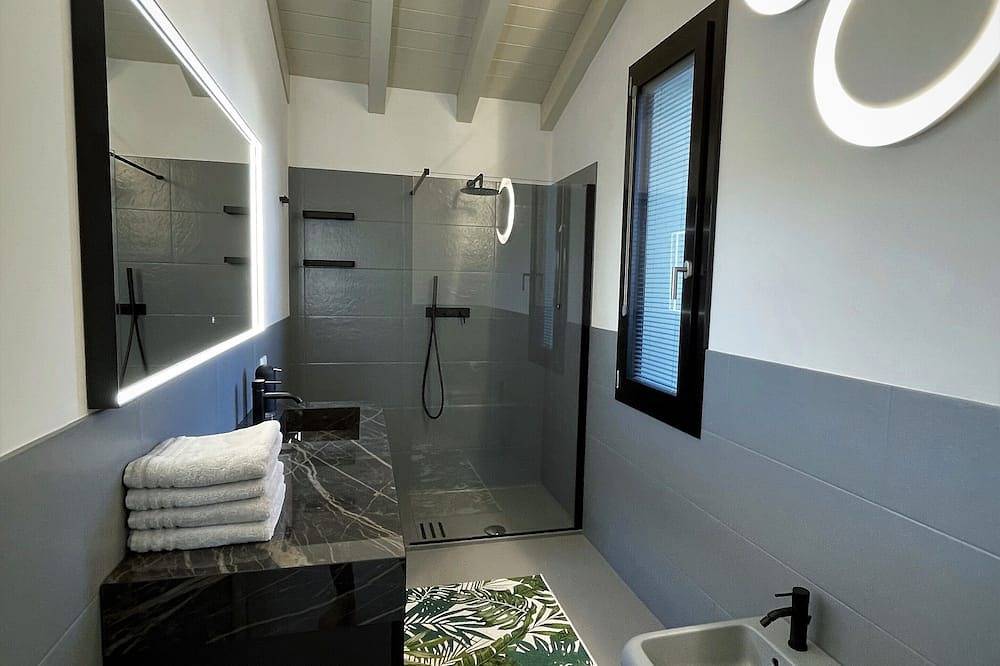 Vacation home \"Casa sulle colline di Barcuzzi\" Pool, garden & barbecue in Lonato, Garda Bergen