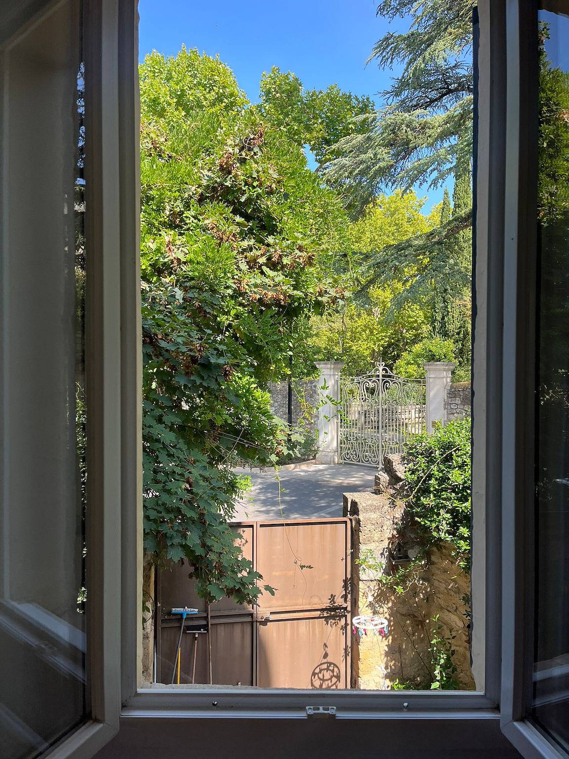Holiday Home 'Romaine' with Private Terrace and Wi-Fi in La Roque-d'Anthéron, Aix-en-Provence region