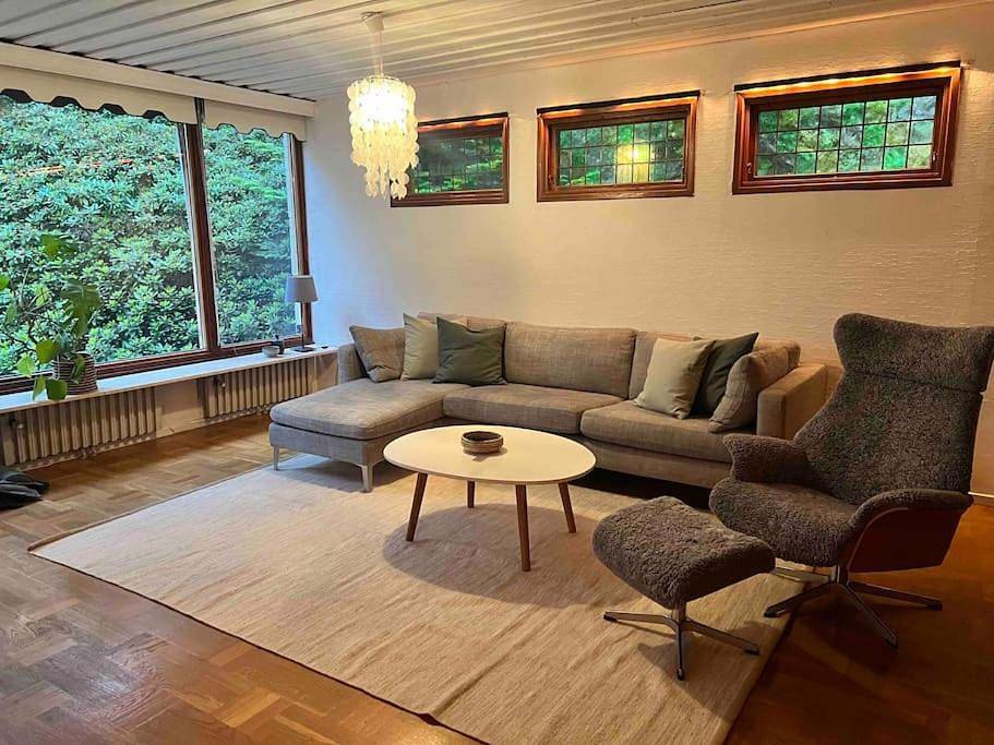 Ljungskogen guest house with own big garden, close to the sea in Höllviken, Vellinge
