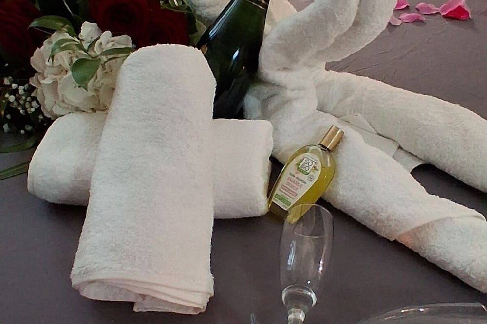 Appartement entier, Suite Prestige Moonlight Love-Room in Montargis, Région de Montargis