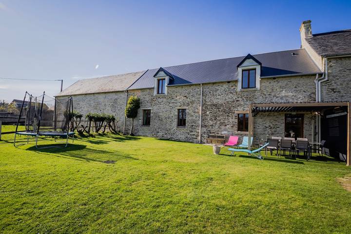 Ferienhaus für 10 Personen, mit Garten und Seeblick in Frankreich