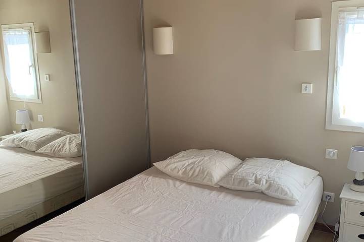 Chalet Gruissan 10 People, 4 Bedrooms (7 beds) : Comfort & sea view in Gruissan (Ville), Gruissan