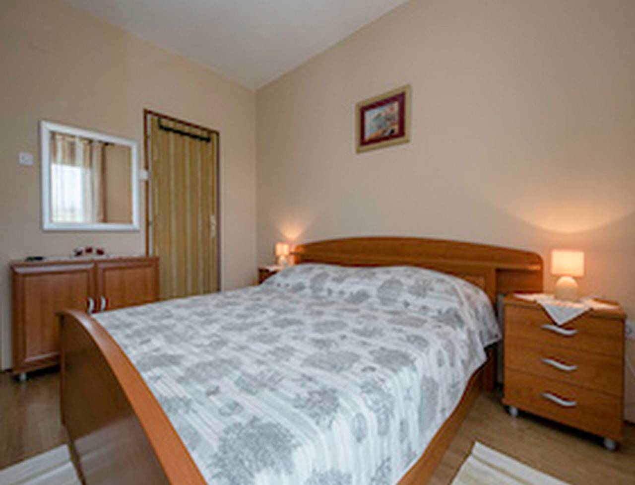 Apartments & Rooms Green Bay - Double Room with Balcony and Sea View (Room 3) in Kampor, Rab