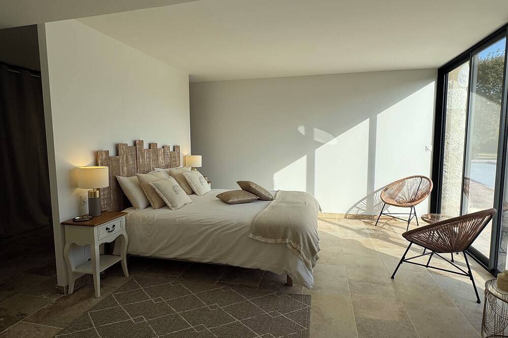 Chic Farmhouse in 15 acres with pool in Thénac, Périgord Pourpre