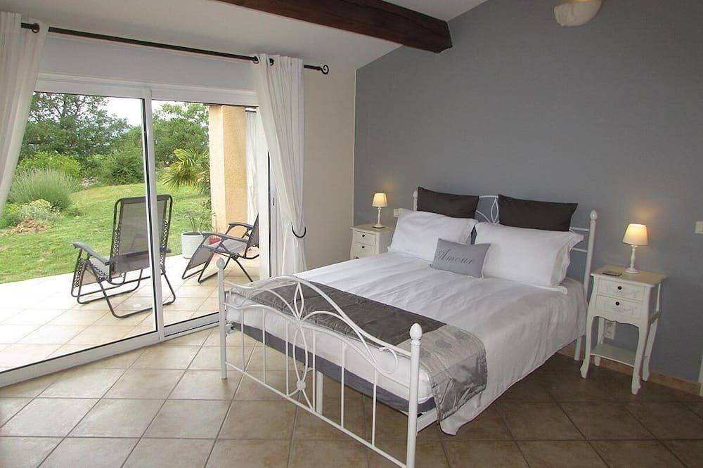 Barjac Villa Pastis - Gîte with swimming pool and view of the Cévennes mountains in Barjac, Alès region