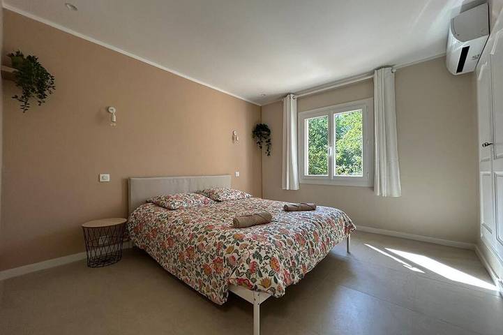 Maison familiale Climatisée avec Piscine et Spa. Au bord de la foret. in Le Luc, Région de Draguignan