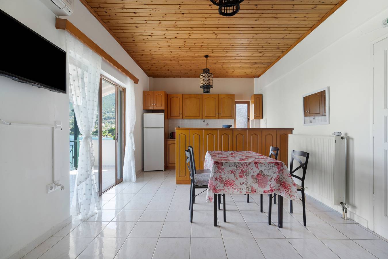 Entire apartment, Apartment 'Theororos 2' with Sea View, Wi-Fi and Air Conditioning in Nikiana, Alexandros