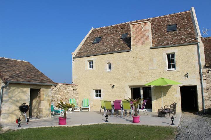 Gîte pour 10 personnes, avec terrasse et jardin