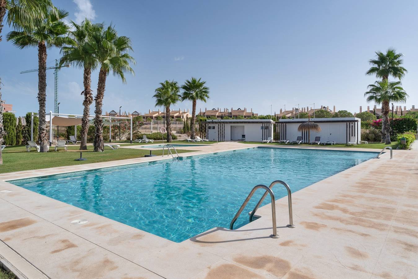 Apartamento entero, Apartamento Spanish Village con vistas a la montaña, Wi-Fi y aire acondicionado in Hacienda del alamo, Fuente Álamo de Murcia