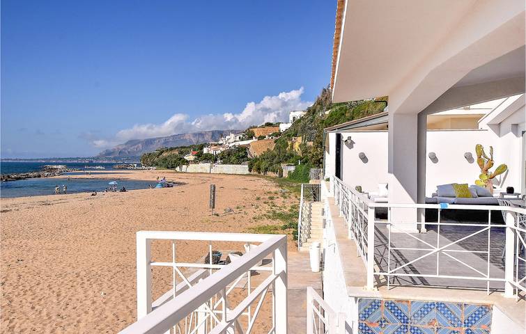 Location de vacances pour 8 personnes, avec jardin et terrasse, animaux acceptés à Trappeto - 2