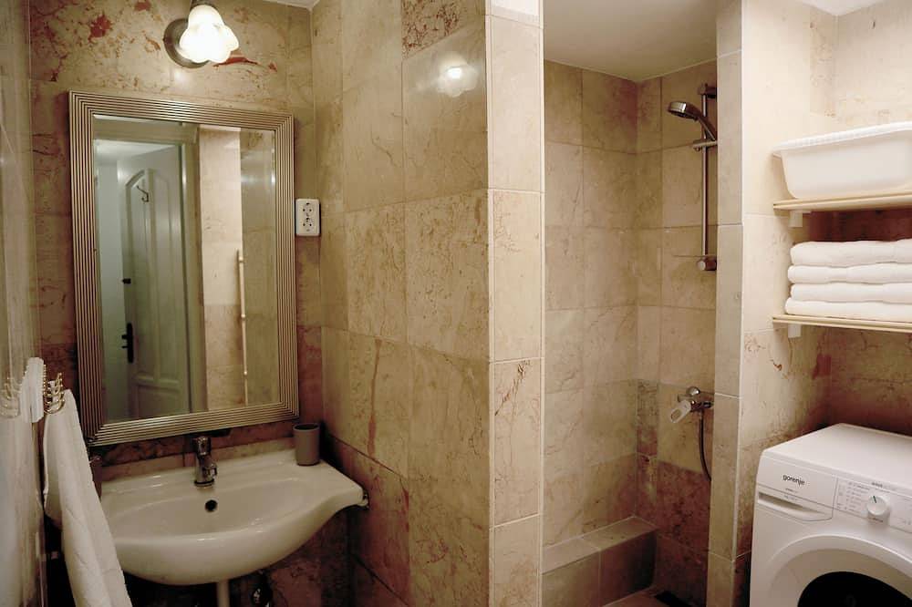 Entire apartment, Marvelosa Apartment - Beautiful & Central, next to Chain Bridge, by the river in Budapest, Central Hungary