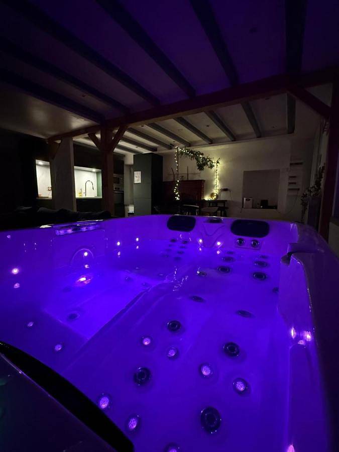Gîte pour 6 personnes, avec jacuzzi à Maisdon-sur-Sèvre