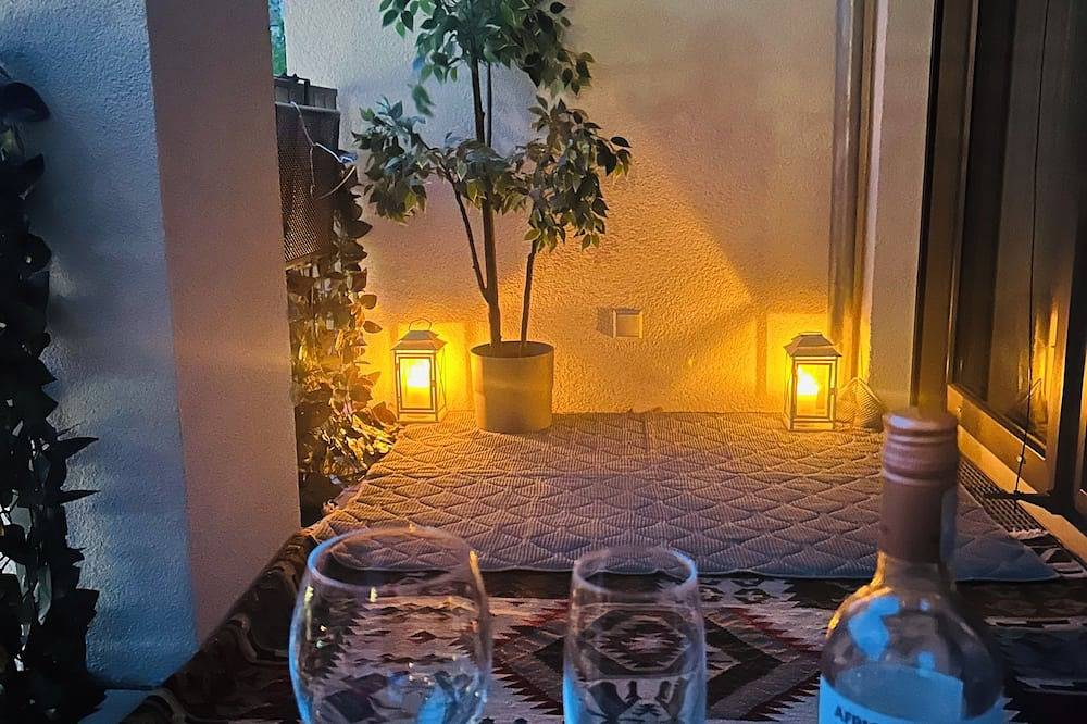 Appartamento intero, Luxury 71m² High-Rise Retreat at Henninger Tower | Balcony & City Views in Francoforte, Hesse del Sur
