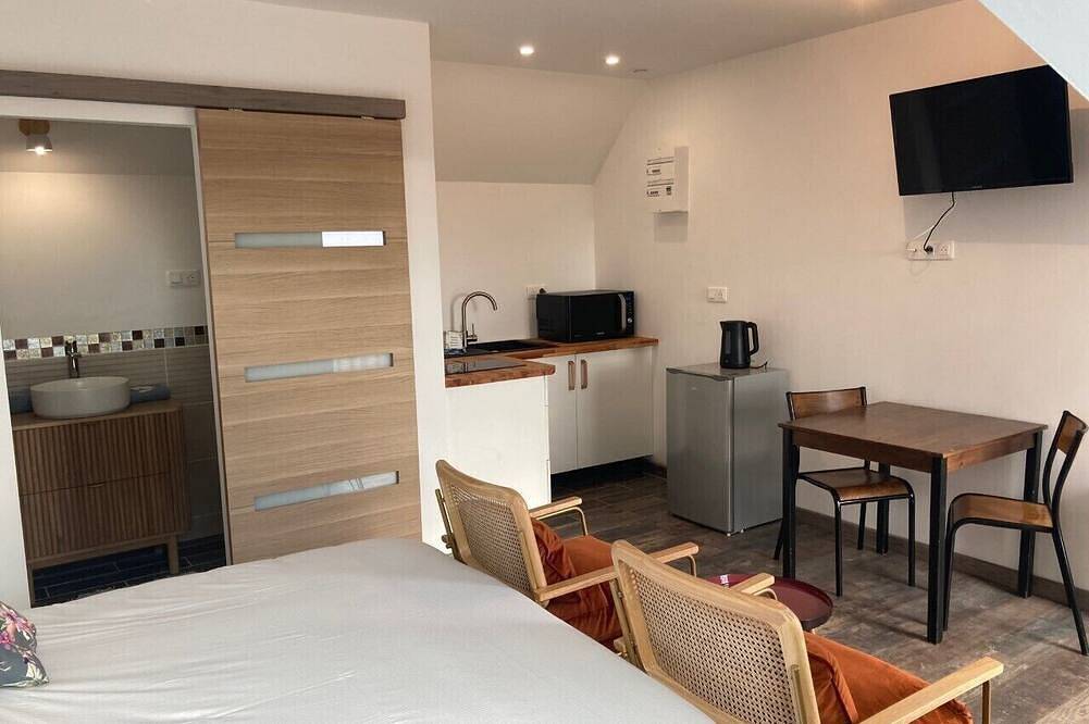 Appartement entier, Studio-Confort-Douche-Vue mer-balcon in Ambleteuse, Région de Boulogne-sur-Mer