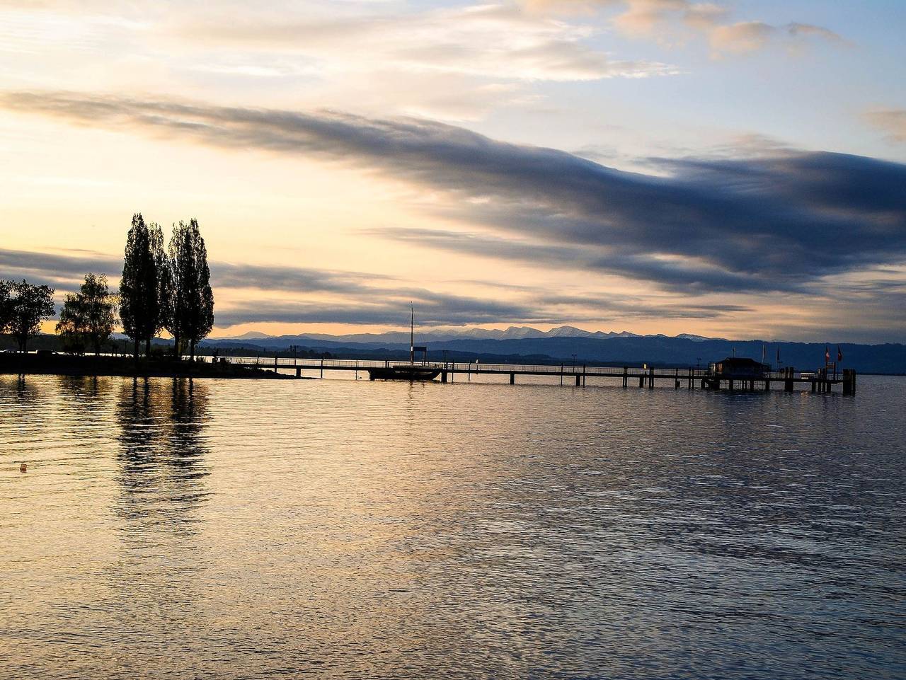 Birkhofer See genießen – Aparthotel am Bodensee - Deluxe Doppelzimmer mit großem Balkon und Seeblick in Immenstaad, Immenstaad am Bodensee