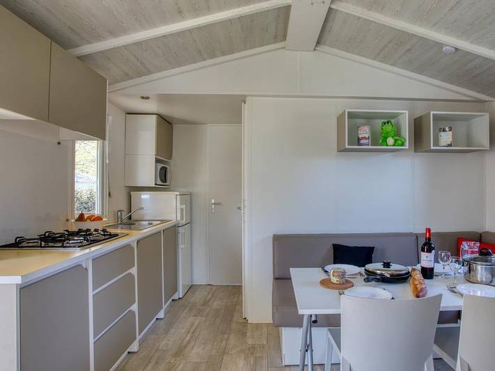 Flower Camping La Sagne  - Mobilheim 4 personen - Mobilheim Confort 30m² (2 Zimmer) - überdachte Terrasse 13m² + Tv 4 pers. in Vitrac, Périgord Noir