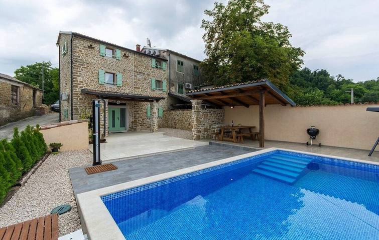Location de vacances pour 7 personnes, avec balcon/terrasse et piscine à Motovun - 4