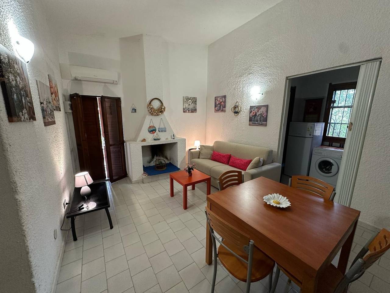 Villa 'Il Caminetto' with Sea View, Wi-Fi and Air Conditioning in Geremeas, Quartu Sant'Elena