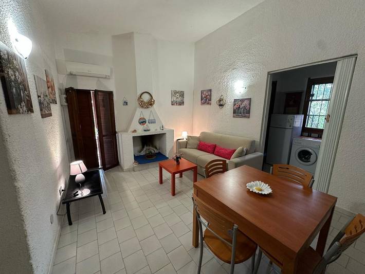 Villa 'Il Caminetto' with Sea View, Wi-Fi and Air Conditioning in Geremeas, Quartu Sant'Elena