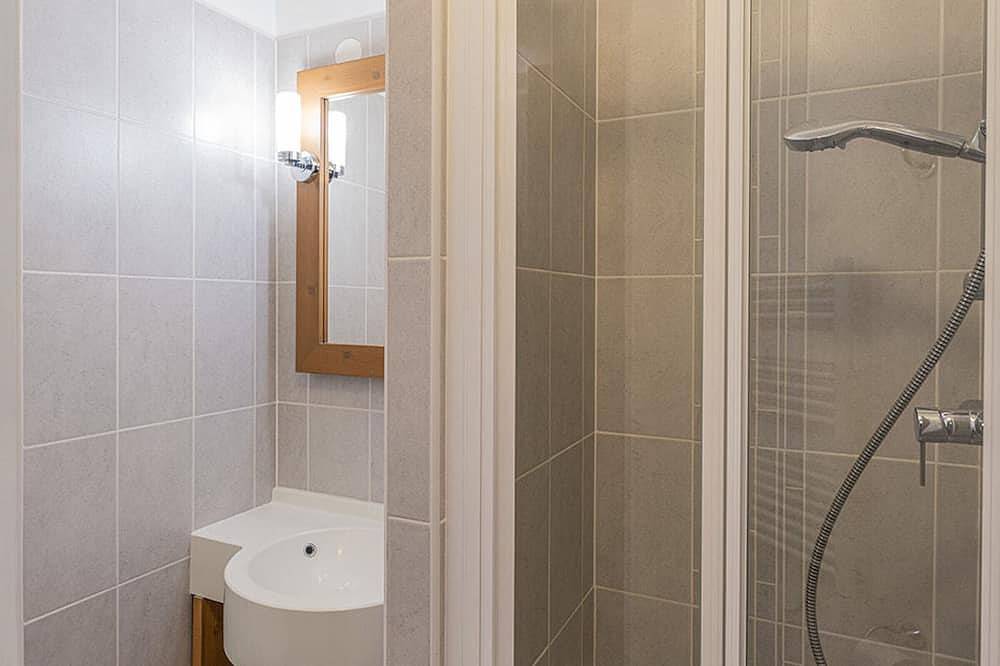 Ganze Wohnung, Renoviertes Apartment im Zentrum von La Tania, direkt an den Pisten für 4 Personen in La Tania, La Perrière