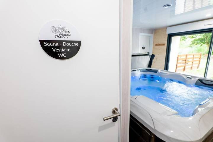Gîte pour 2 personnes, avec Terrasse et Jacuzzi ainsi que Jardin et Sauna à Champtercier - 4