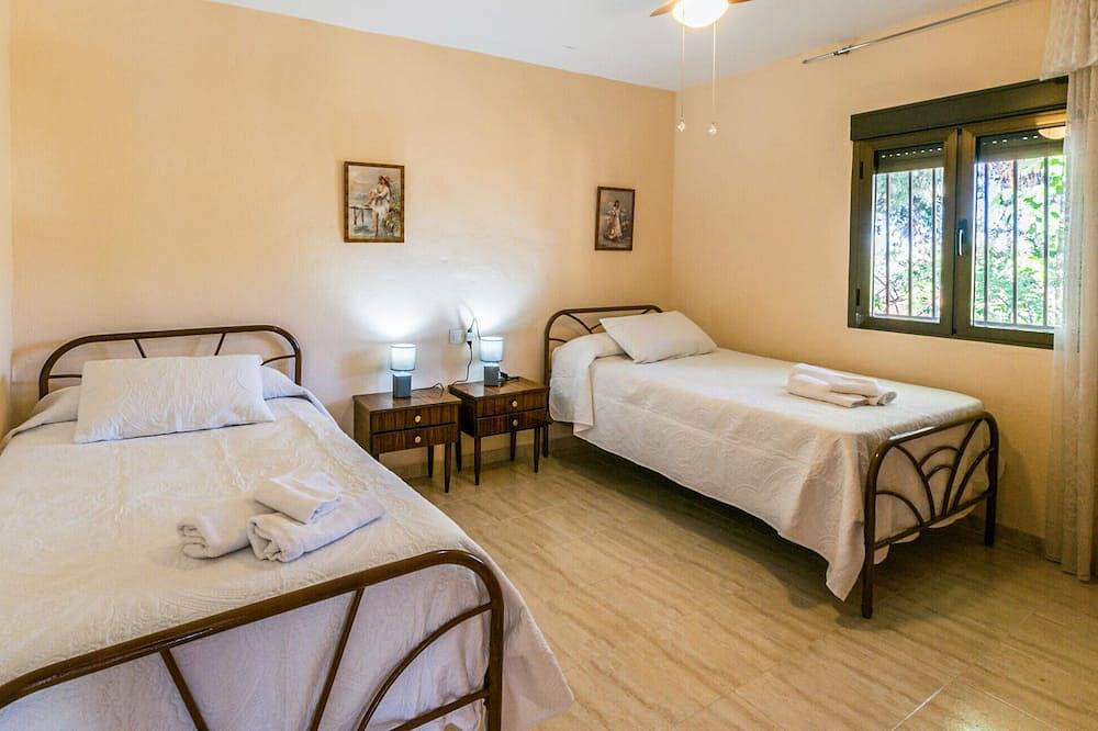 Beautiful home in Alcala la Real in Las Grageras, Alcalá la Real