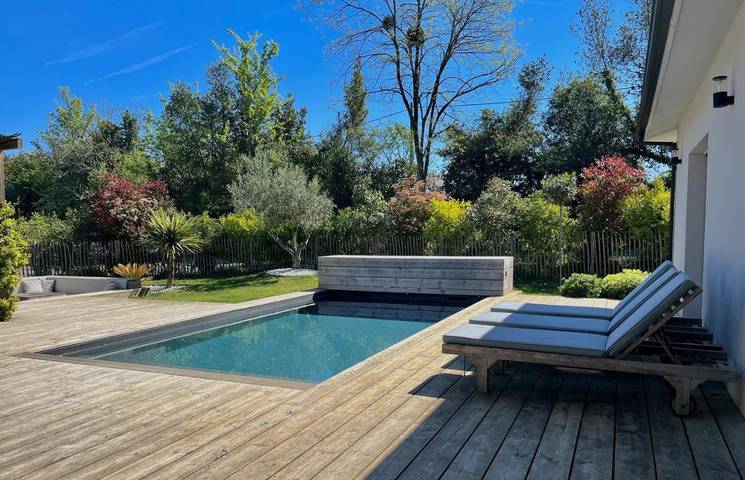 Location de vacances pour 8 personnes, avec jardin et piscine à Latresne