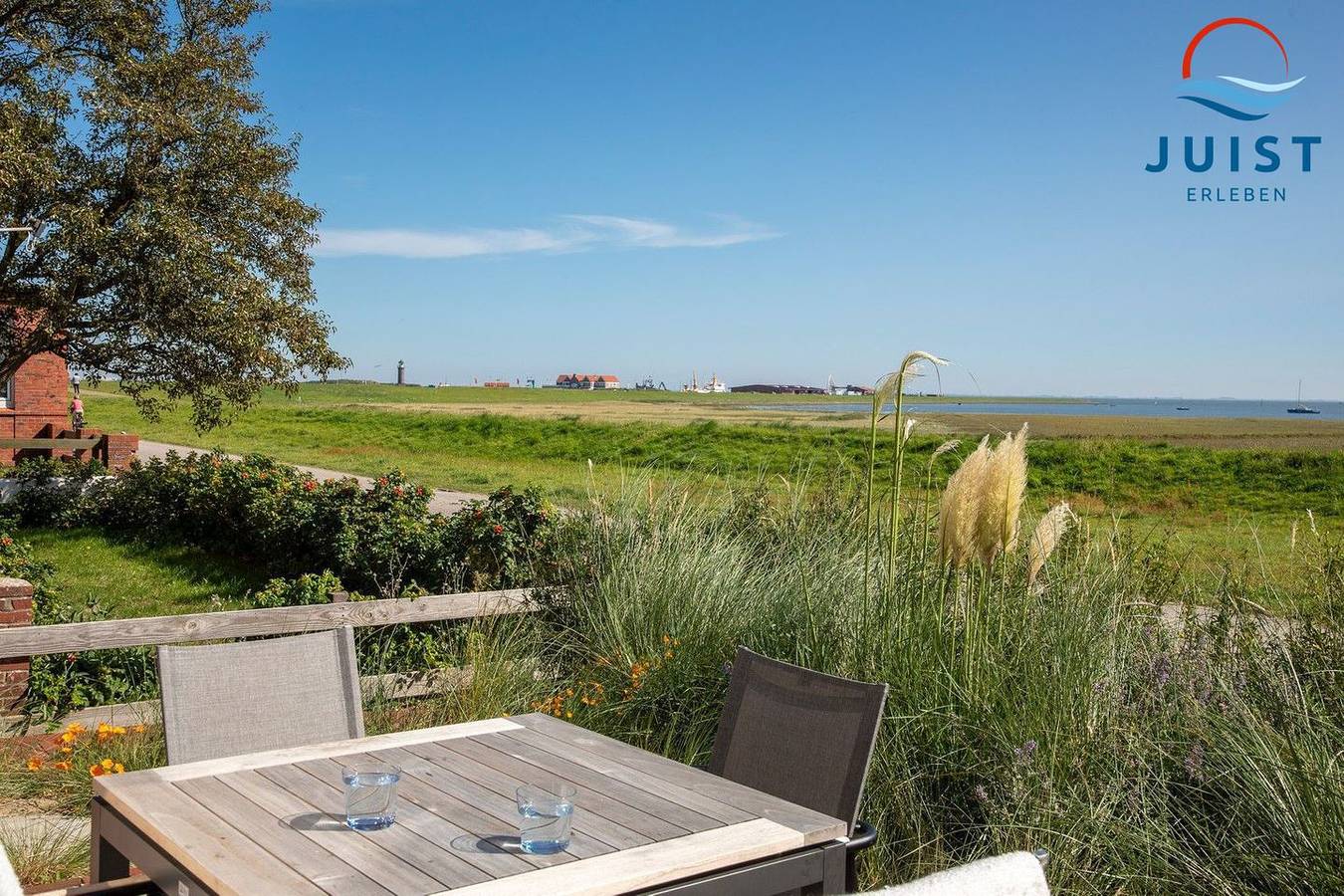Ganze Wohnung, Familien- und hundefreundliche moderne Ferienwohnung mit Südterrasse am Watt in Juist