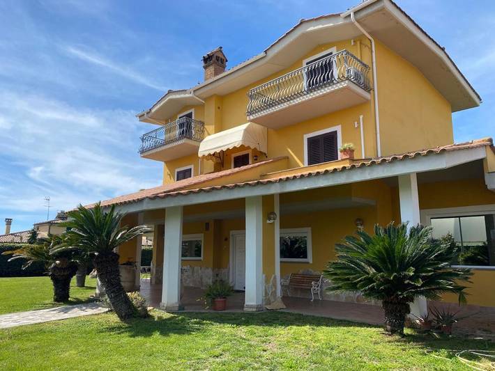 Chambre d’hôte pour 5 personnes, avec Balcon et Terrasse ainsi que Jardin et Vue à Passoscuro