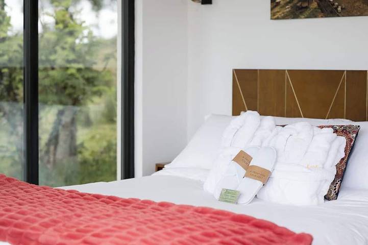LakEscape Roma: Waterfront Cabin with Private Hot Tub, Lough Erne in Fermanagh