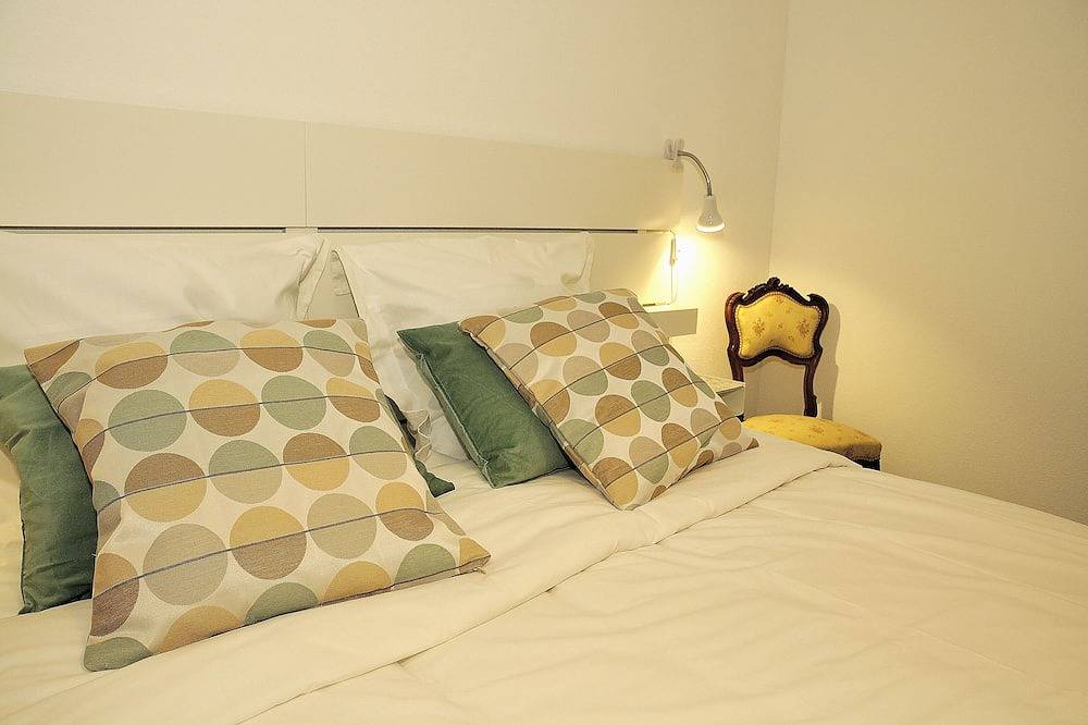 Apartamento entero, L Oustalet encantador apartamento en el corazón del pueblo in Plan-de-la-Tour, Region de Draguignan