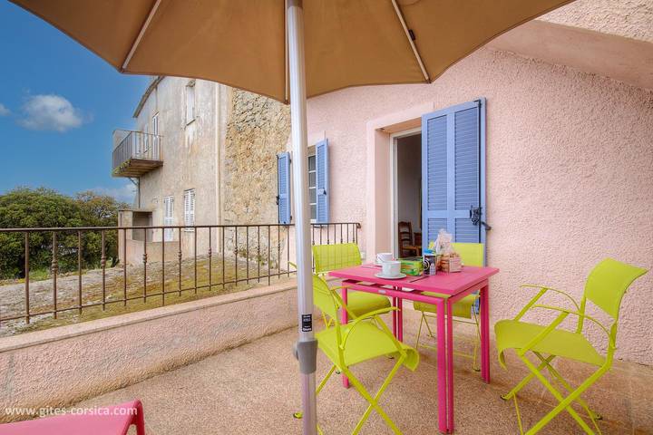 Gîte pour 4 personnes, avec Terrasse et Vue à Corbara - 2