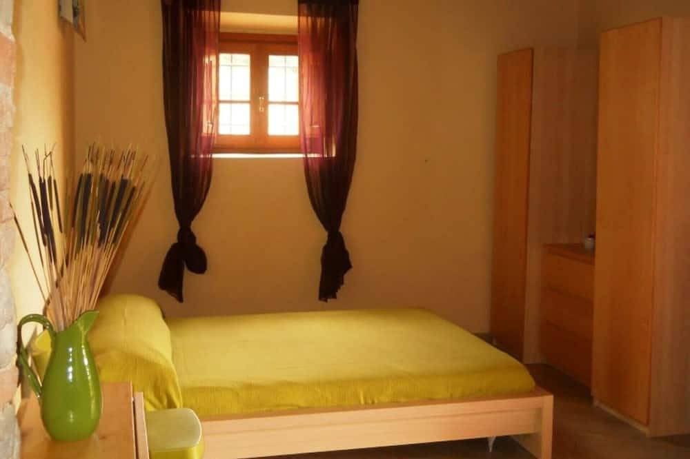 Entire apartment, Libeccio studio apartment with panoramic view of the hills in Scandicci, Florence Province