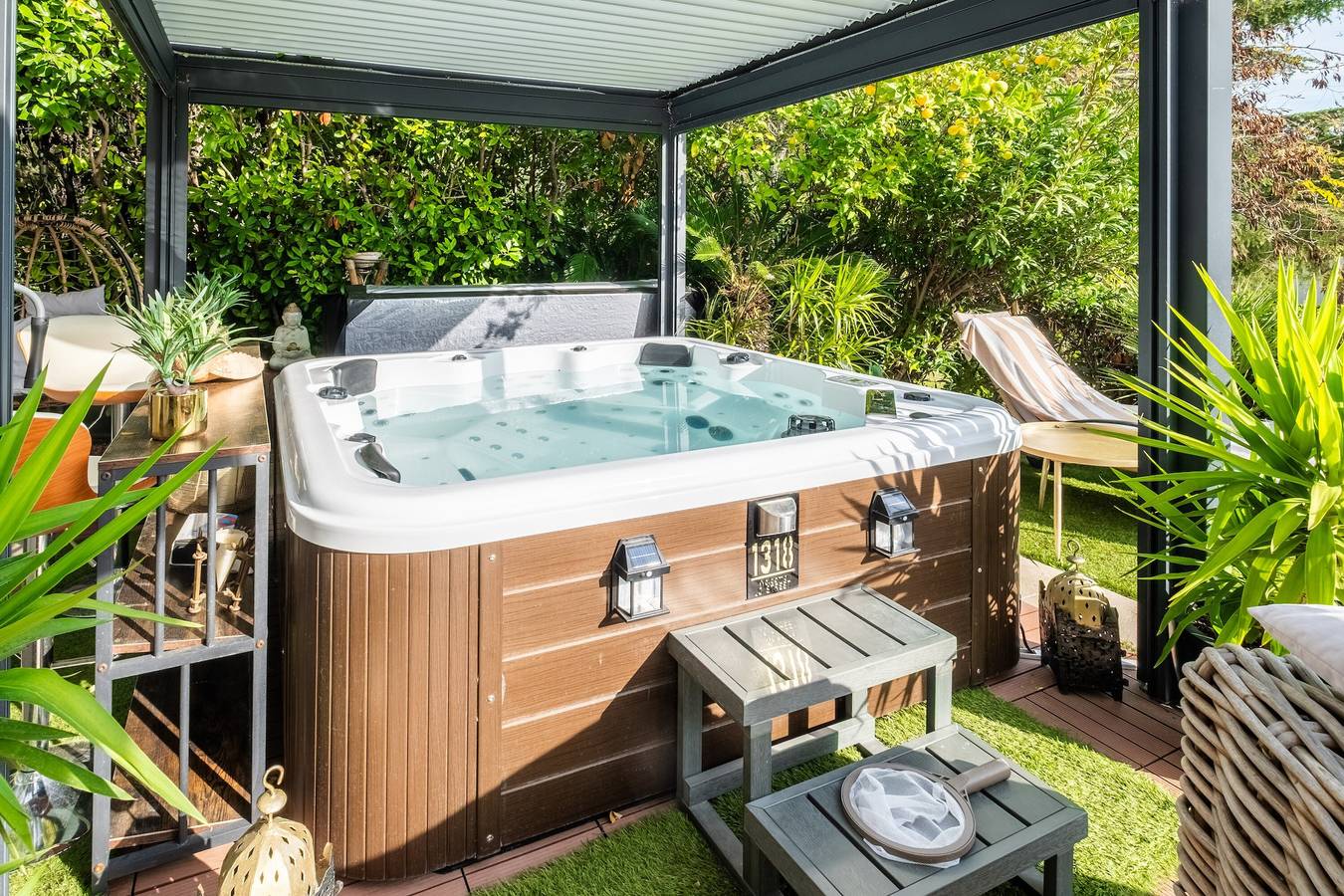 Appartement entier, Appartement 'Les Hauts De Vaugrenier' avec terrasse privée et Wi-Fi in Villeneuve-Loubet, Région de Cannes