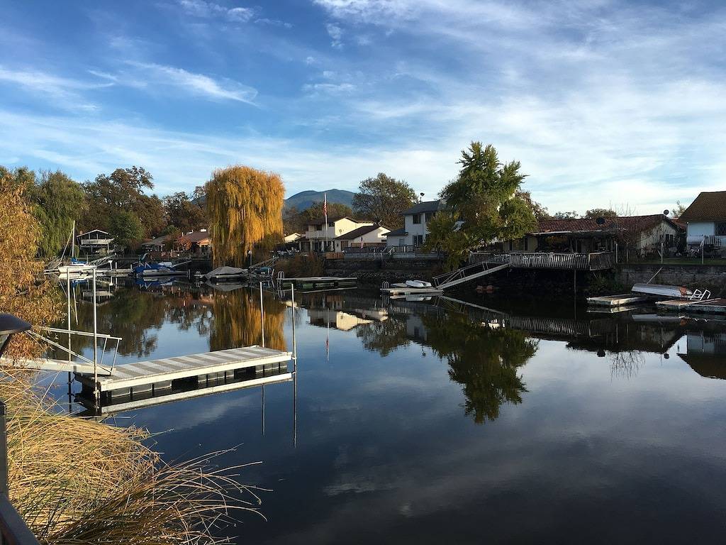 Lake Living on the Water - Reihenhaus mit eigenem Dock in Lakeport (Clearlake) in California North Coast