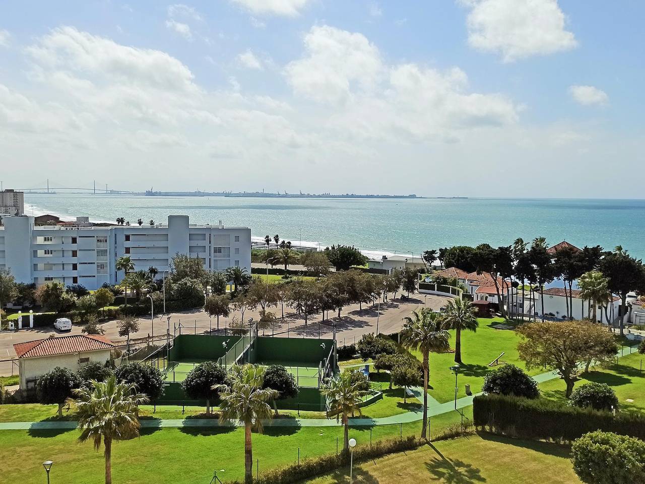 Ganze Ferienwohnung, Atemberaubende Aussicht auf das Meer, 300 m zum Strand in Playa De Las Redes, El Puerto de Santa María