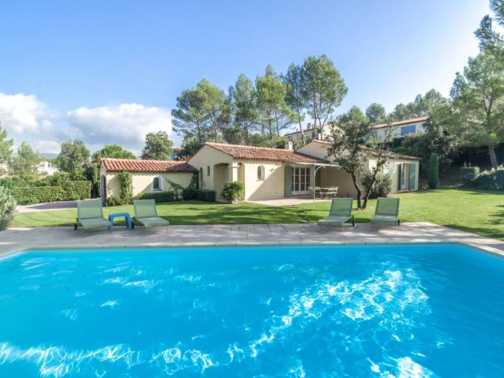 Vakantiehuis voor 6 personen, with sauna and tuin as well as terras in La Motte