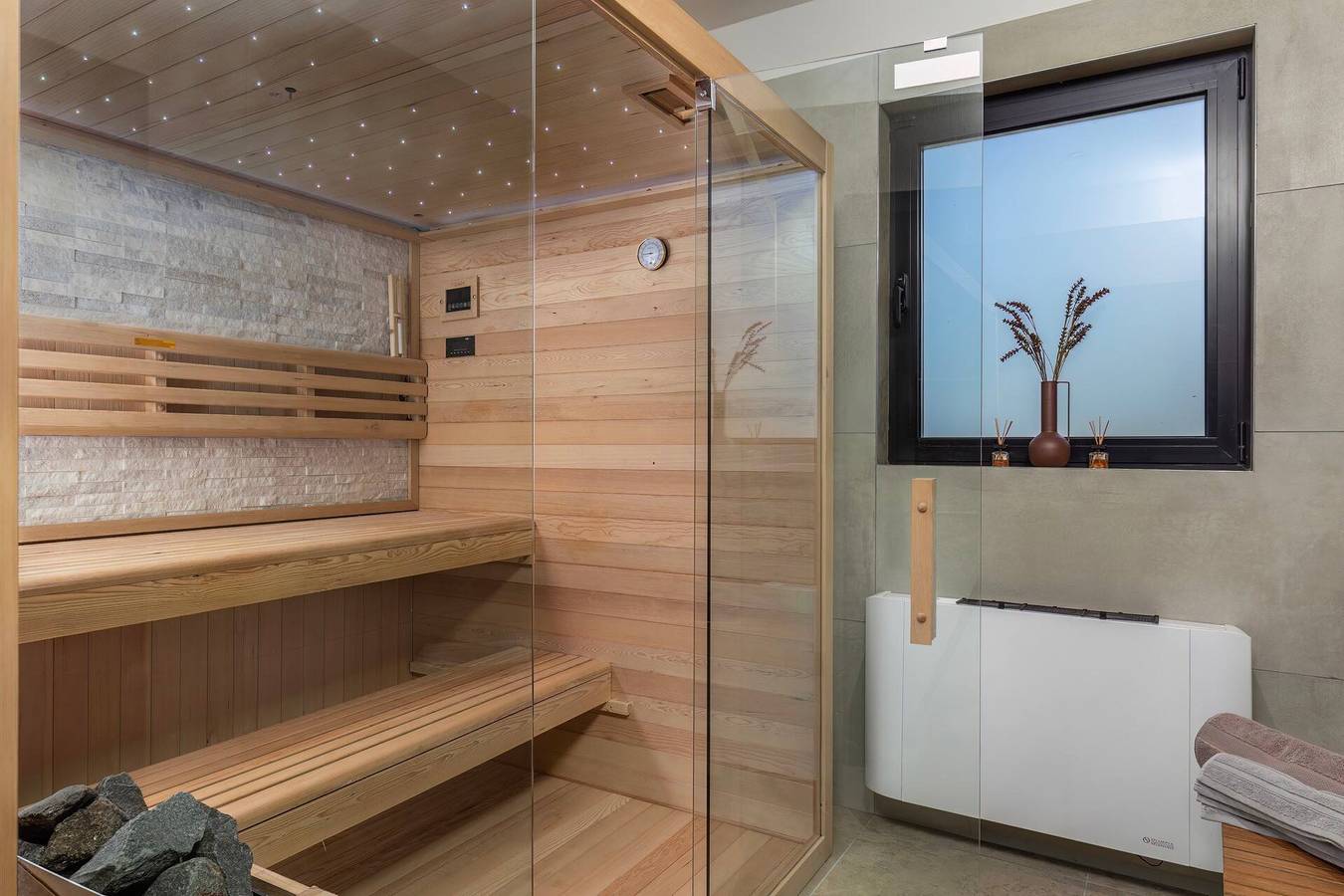 Vila Zorina grijani bazen, jacuzzi i sauna, privatni parking, kućni ljubimci in Umaška regija