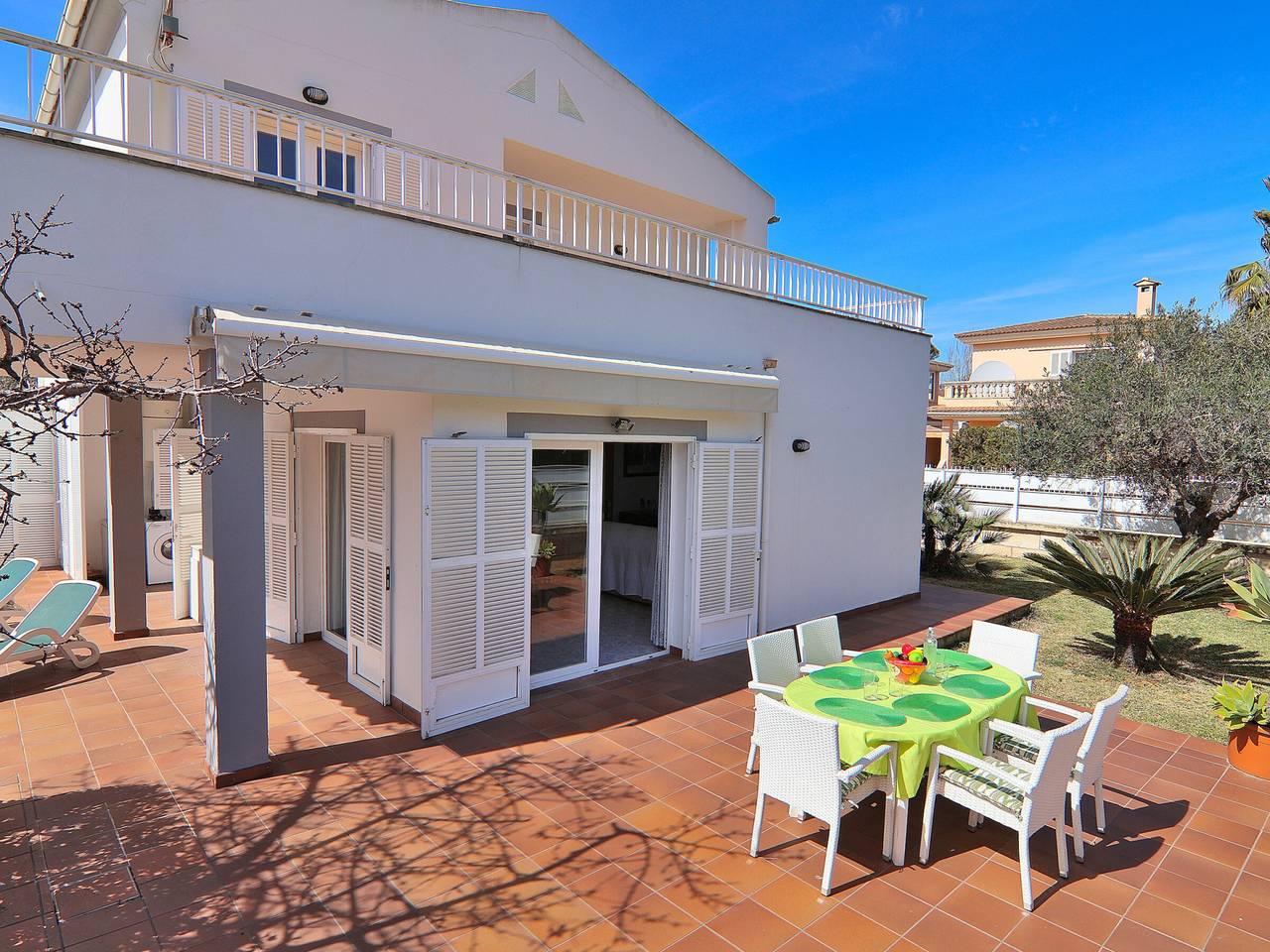 Haus mit Terrasse nahe am Strand in Playa de Muro in Playa de Muro, Muro