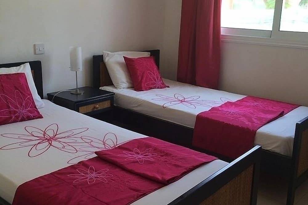 Ganze Wohnung, Erdgeschosswohnung mit Pool, A / C, Tv, Dvd, Wifi, Patio und privatem Parkplatz in Paphos, Südzypern