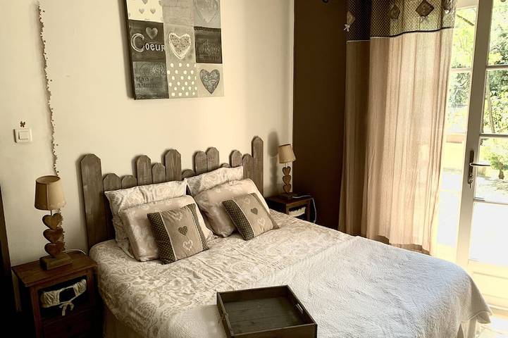 Location de vacances pour 10 personnes, avec jacuzzi et jardin, animaux acceptés à Eygalières - 2