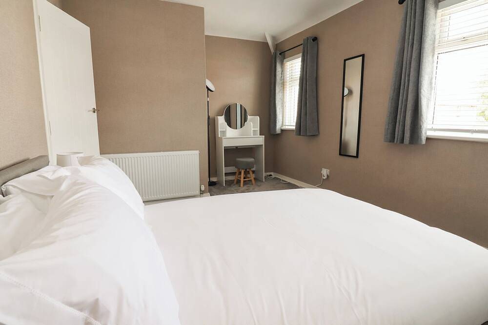 Number 7, pet friendly, with a garden in Southport in Southport (Merseyside), Merseyside