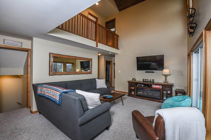 Vacation rental for 15 people, with hot tub and terrace, with pets in McHenry