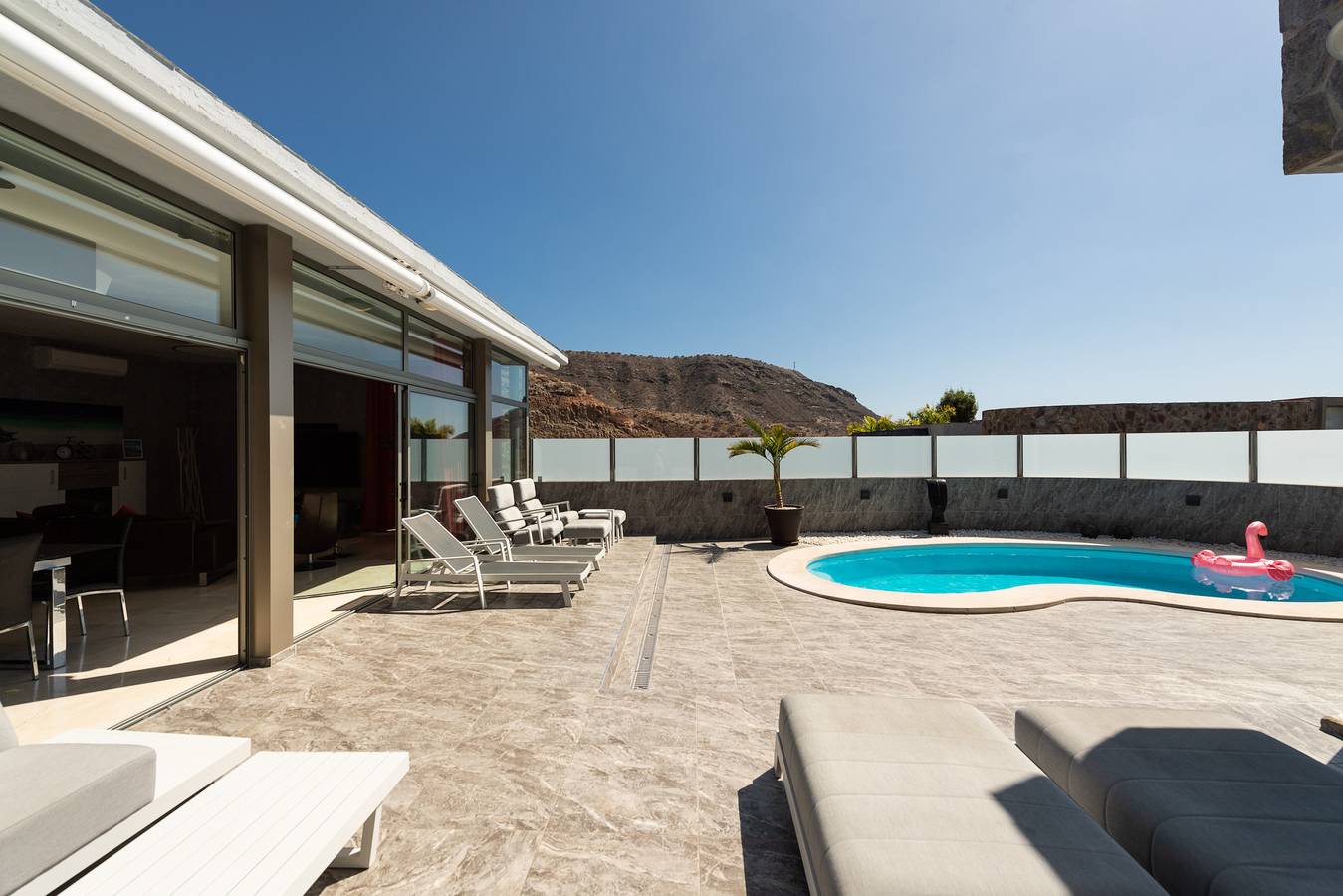 Incredible 5 suite bedrooms Villa with private pool and views of the golf course and the sea in Pueblo de Tauro, Mogán