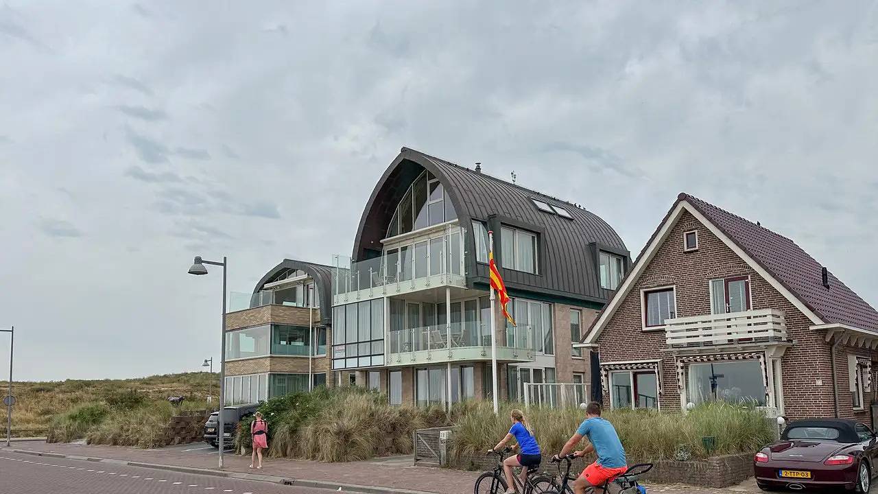 Geheel vakantieappartement, Vakantieappartement voor 7 personen met balkon in Egmond, Egmond aan Zee